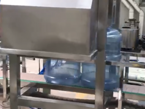 變頻控制加水，灌裝機視頻